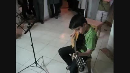 امیر حسین علی بخشی هنرجوی گیتار مجید نادری-آموزشگاه موس