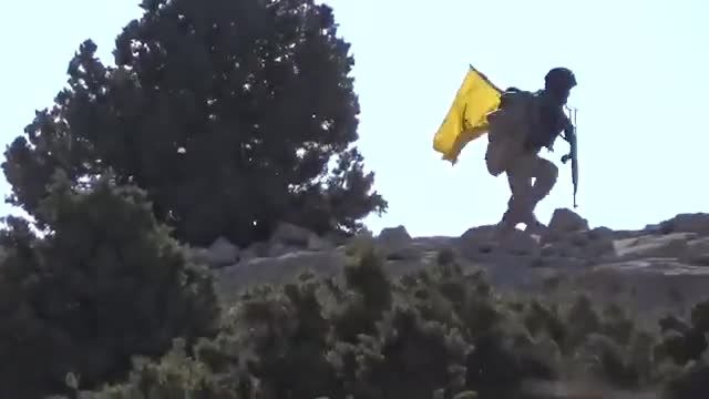 اهتزاز پرچم حزب الله در تل موسی