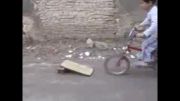 پرش بچه ها با دوچرخه در گرجی محله