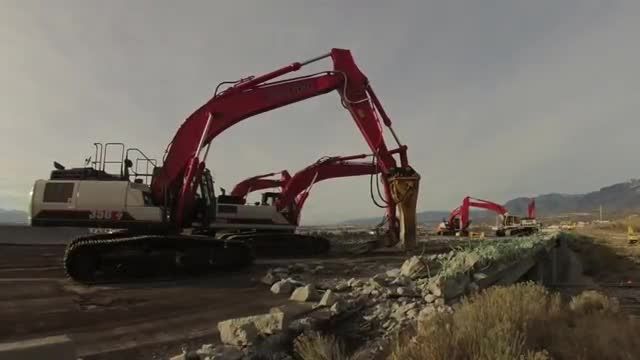 مستند ویدیویی تخریب پل هوایی در بزرگراه(2)