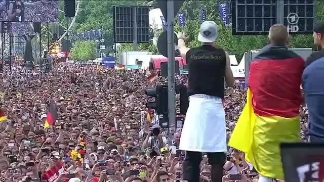جشن قهرمانی تیم ملی آلمان در برلین(بخش پایانی)
