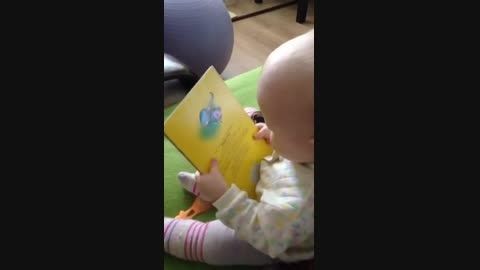 ببینید بچه چه از رو كتاب میخونه