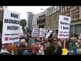 تظاهرات مردم انگلیس جلوی ساختمان شبکه ی BBC