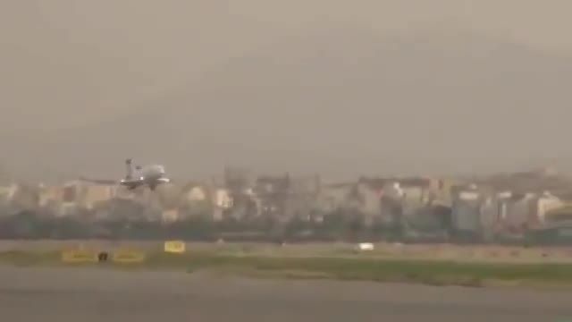 فرود استثنایی بویینگ 727 با دوچرخ باز شده در ایران