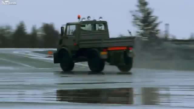 ویدئو جذب خلبان نیروی هوایی فنلاند 2011