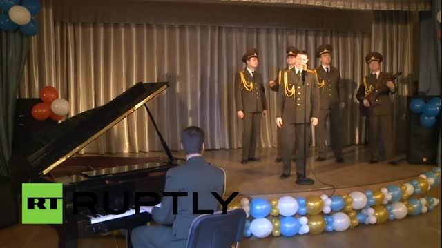 اجرای آهنگ cheri Cheri Lady توسط گروه کر ارتش روسیه