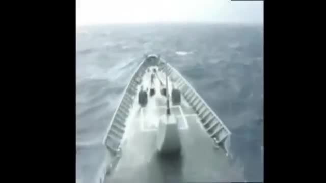 کلیپ کاملا واقعی خطر غرق شدن کشتی در دریای طوفانی