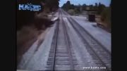 تصادف وحشتناک قطار با ماشین ...!