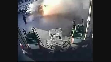 آتش سوزی در پمپ بنزین به خاطر صحبت با موبایل