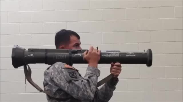 آموزش نحوه کار با راکت انداز ضدتانک AT4