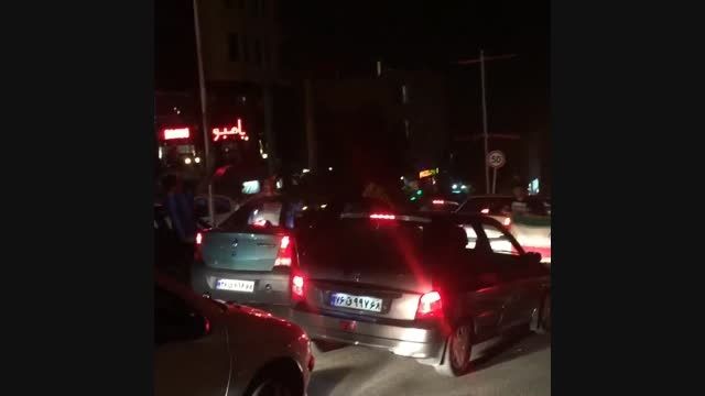 شادی مردم کرج پس از پیروزی ایران مقابل آمریکا