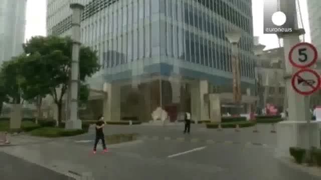 یک رقابت عجیب در چین؛ بالا رفتن از پله