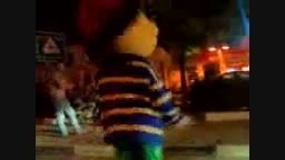 رقص عروسک کلاقرمزی در خیابان