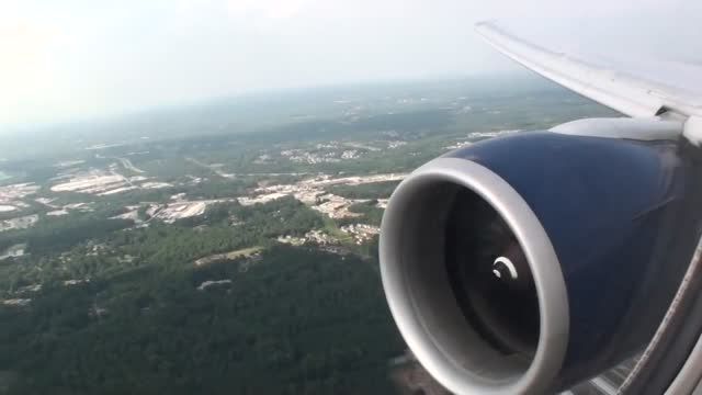Boeing 777-200LR Landing In Atlanta