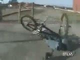 برخورد صورت دوچرخه سوار با زمین