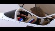 خلبان خانم خوشگل موطلایی در پرواز آکروباتیک - امارات
