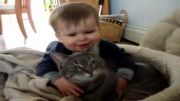 شیطنت های بچه با گربه اش