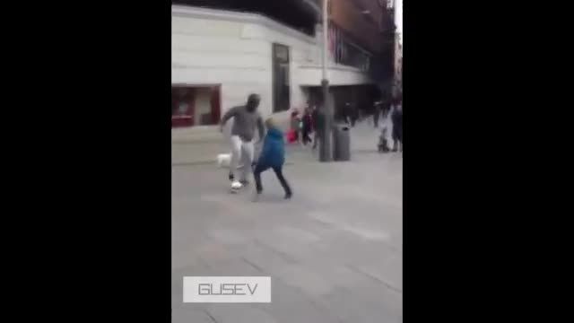 Cristiano Ronaldo Surprises a Child on the Street - 22_