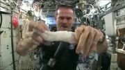 چگونه پارچه خیس را در فضا بچلانیم؟