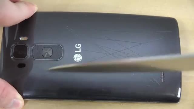 LG G Flex 2 _Knife Test