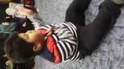 سینه زدن بچه خیلی خنده داره