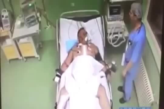 کتک زدن بیمار توسط دکتر