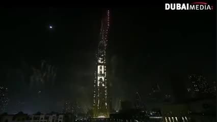 مراسم اتش بازی در بزرگترین برج جهان