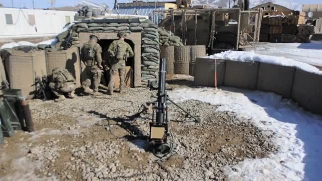 خمپاره انداز 120MM در حال انجام عملیات در افغانستان