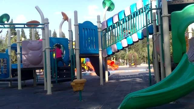 بازی بچه ها در پارک