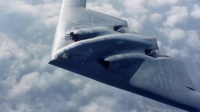 پروازی دیدنی بمب افکن B-2
