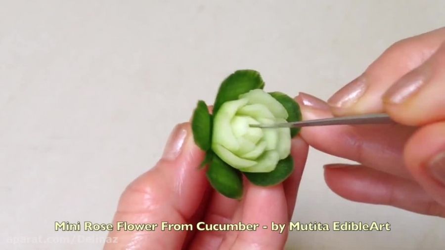 هنر تزیین سبزیجات: آموزش گل رز با خیار