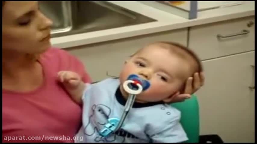 واکنش نوزاد ناشنوا به شنیدن صدای مادرش برای اولین بار