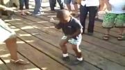 رقص مایکل جکسونیه این پسر بچه!!! چه معرکه ای گرفته