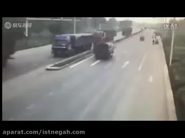 تصادف وحشتناک سواری و کامیون ( ایست نگاه )