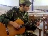 سرباز گیتاریست