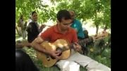 گردشگران اصفهان و گیتار داریوش