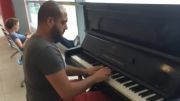 پیانو زدن در فرودگاه ( Maan Hamadeh )