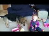 خنده کودک - حباب و سگ