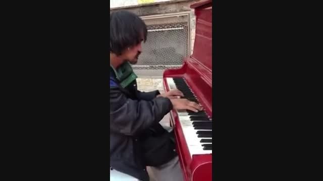 اجرای قطعه فوق العاده پیانو