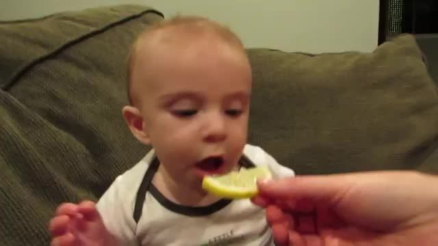 بچه و لیمو ترش خخخخخخخ