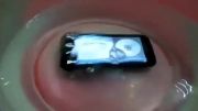پخش موسیقی در زیر آب توسط گوشی دیفای مینی XT320