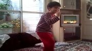 رقص پسر 7 ساله در خانه