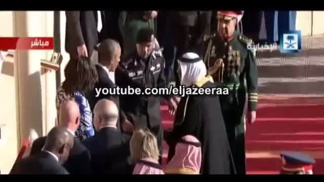 وقتی پادشاه عربستان برای ادای نماز می رود
