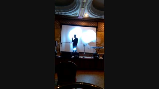 اجرای اهنگ هیجان از احسان باقری در هتل استقلال