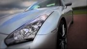 نمایش نیسان GT-R 2013 با بنز SLS در پیست