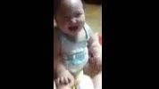 بچه داره میخنده مگه مرض دارن گریشو در میارن ؟