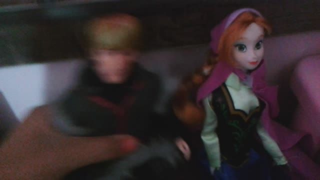 عروسک انای من به همراه کیریستف