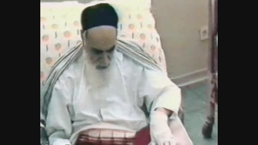 نماز امام خمینی در بیمارستان در روزهای آخر عمر