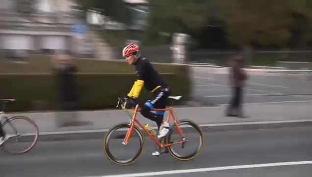 دوچرخه سواری جان کری بعد از مذاکرات هسته ای در سوئیس