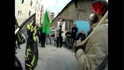 تجمع اعضای حزب الله مقابل دفتر روزنامه اعتماد